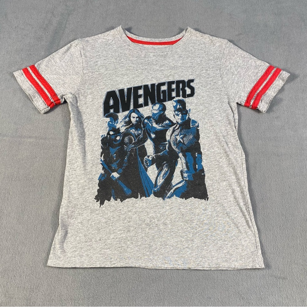 Marvel Unisex Gray Avengers T-Shirt with Red Trim, size 10/12